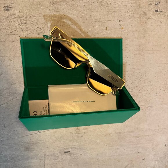 Bottega Veneta Gold Cat-Eye Sunglasses – Worn Once, Authentic, Box & Cards - Picture 5 of 7
